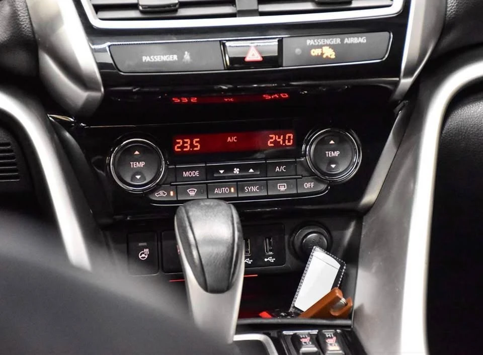 2020 Mitsubishi Eclipse Cross - Image 11 of 18