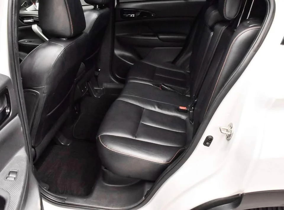 2020 Mitsubishi Eclipse Cross - Image 9 of 18