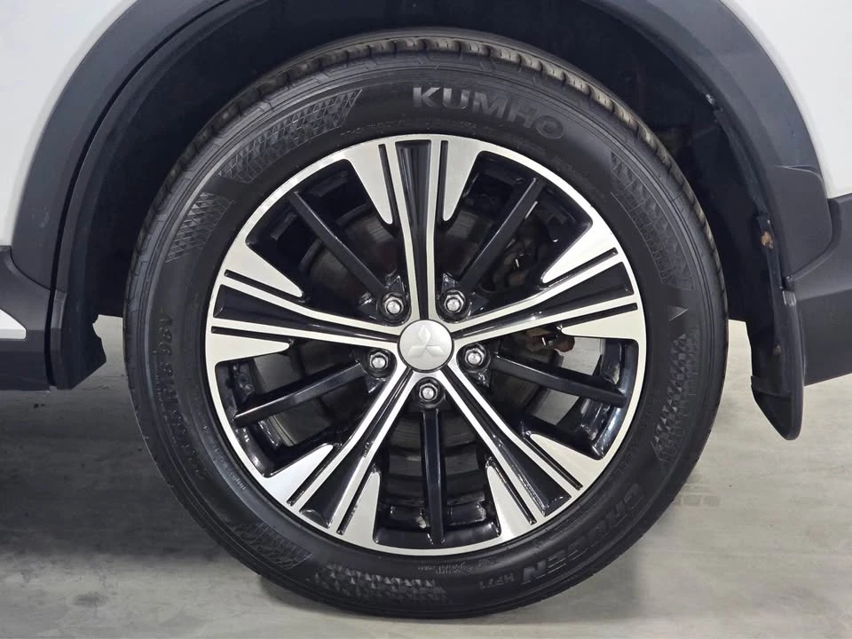 2020 Mitsubishi Eclipse Cross - Image 10 of 11