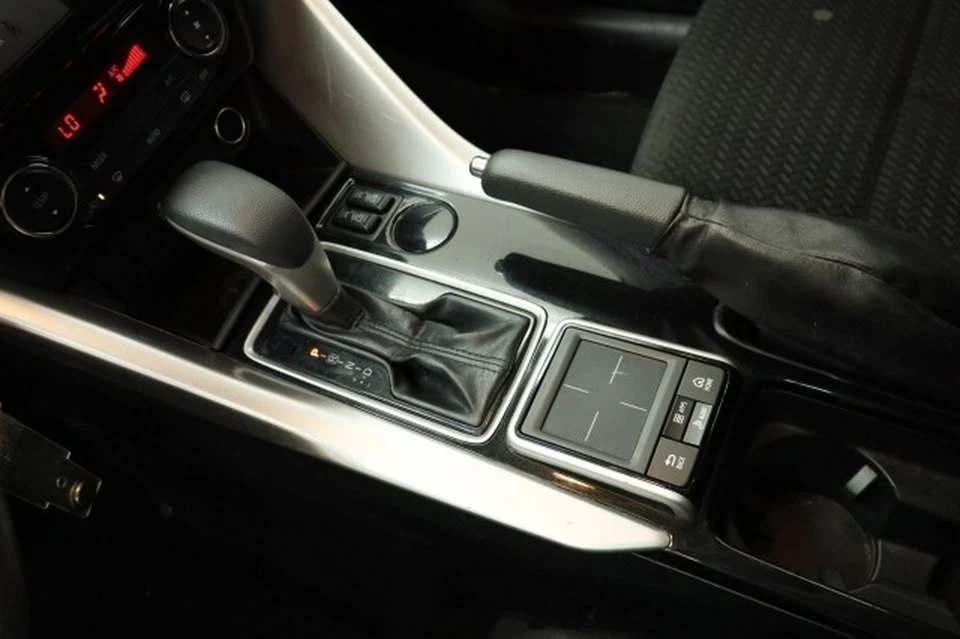2020 Mitsubishi Eclipse Cross - Image 16 of 20