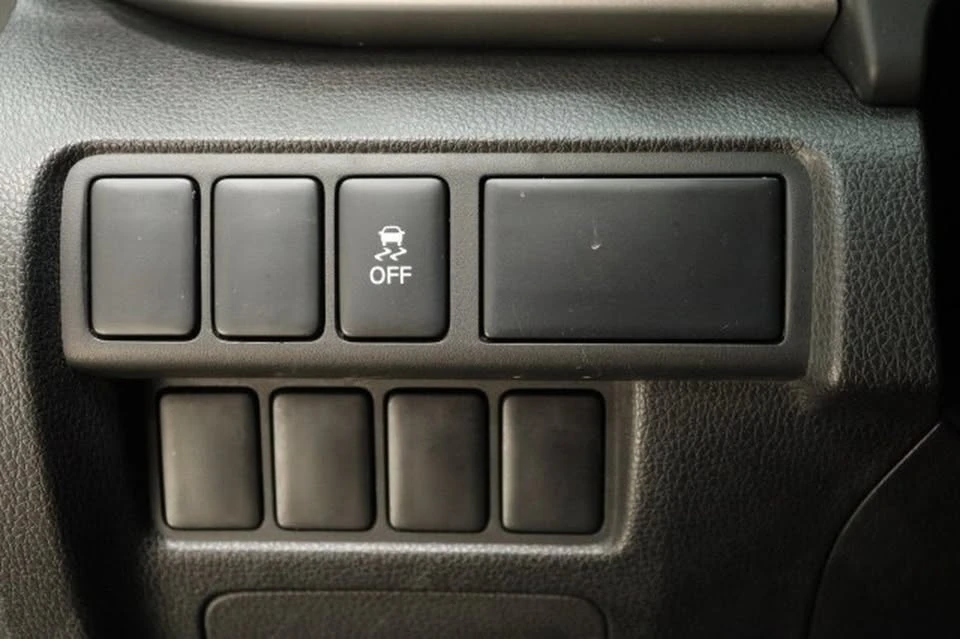 2020 Mitsubishi Eclipse Cross - Image 9 of 20