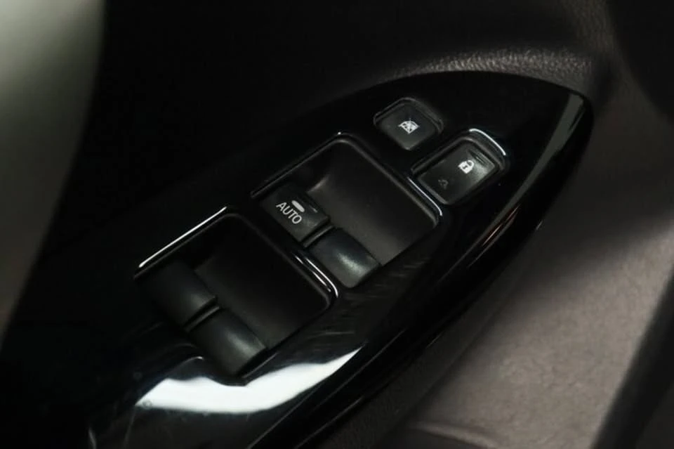 2020 Mitsubishi Eclipse Cross - Image 18 of 20