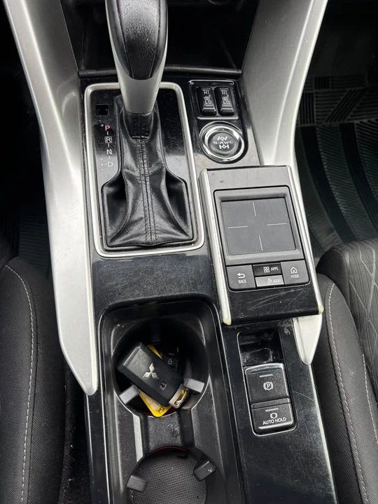 2020 Mitsubishi Eclipse Cross - Image 15 of 20