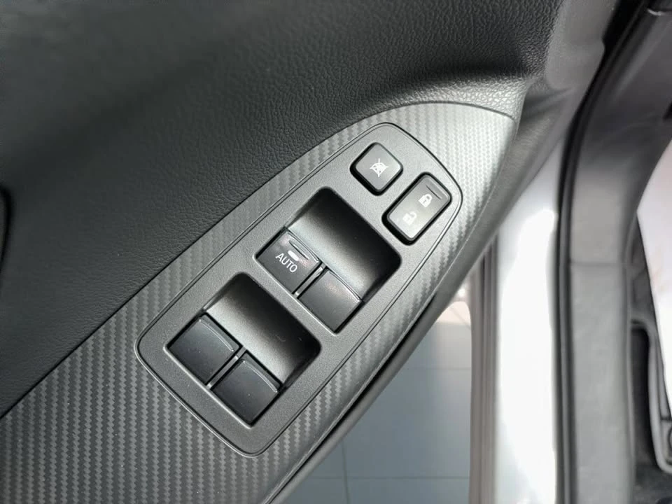 2020 Mitsubishi Eclipse Cross - Image 12 of 17