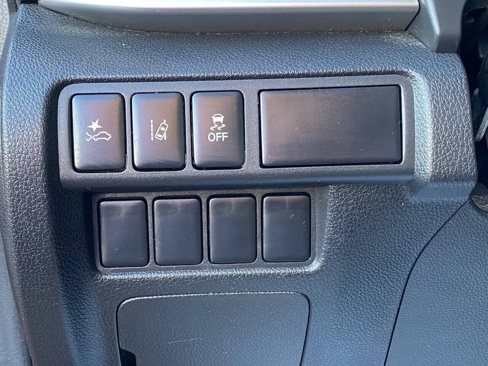 2020 Mitsubishi Eclipse Cross - Image 10 of 20