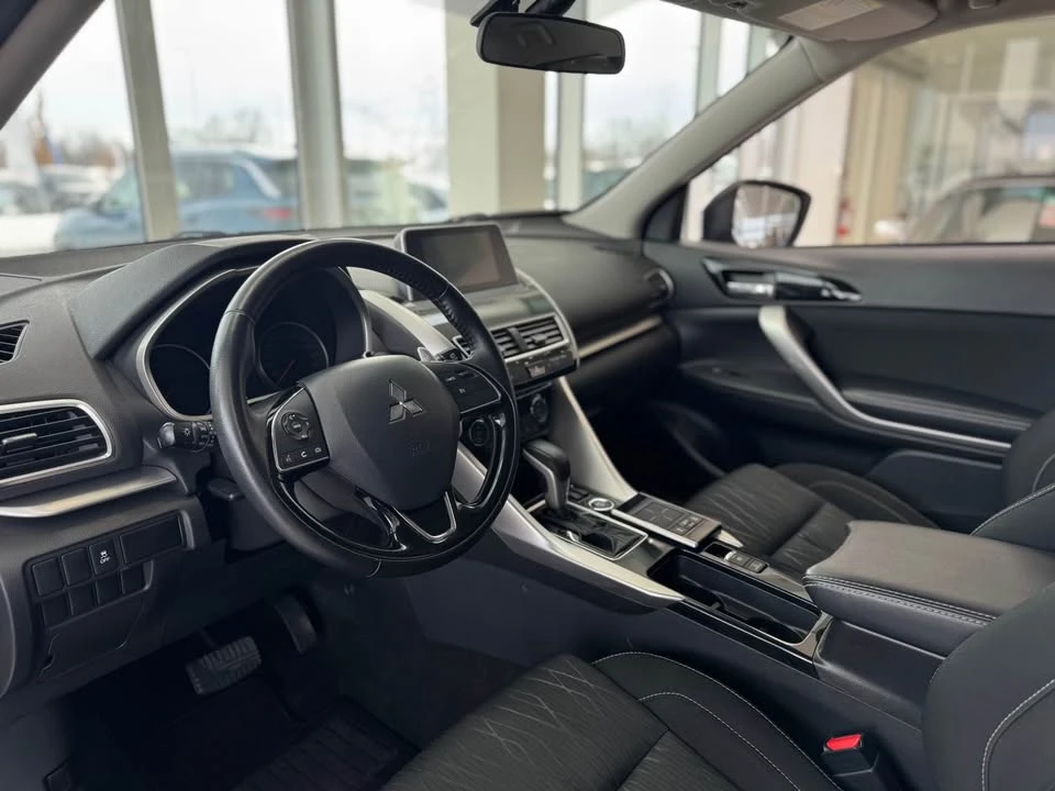 2020 Mitsubishi Eclipse Cross - Image 9 of 18