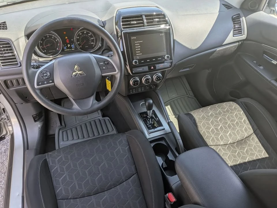 2020 Mitsubishi Eclipse Cross - Image 9 of 19