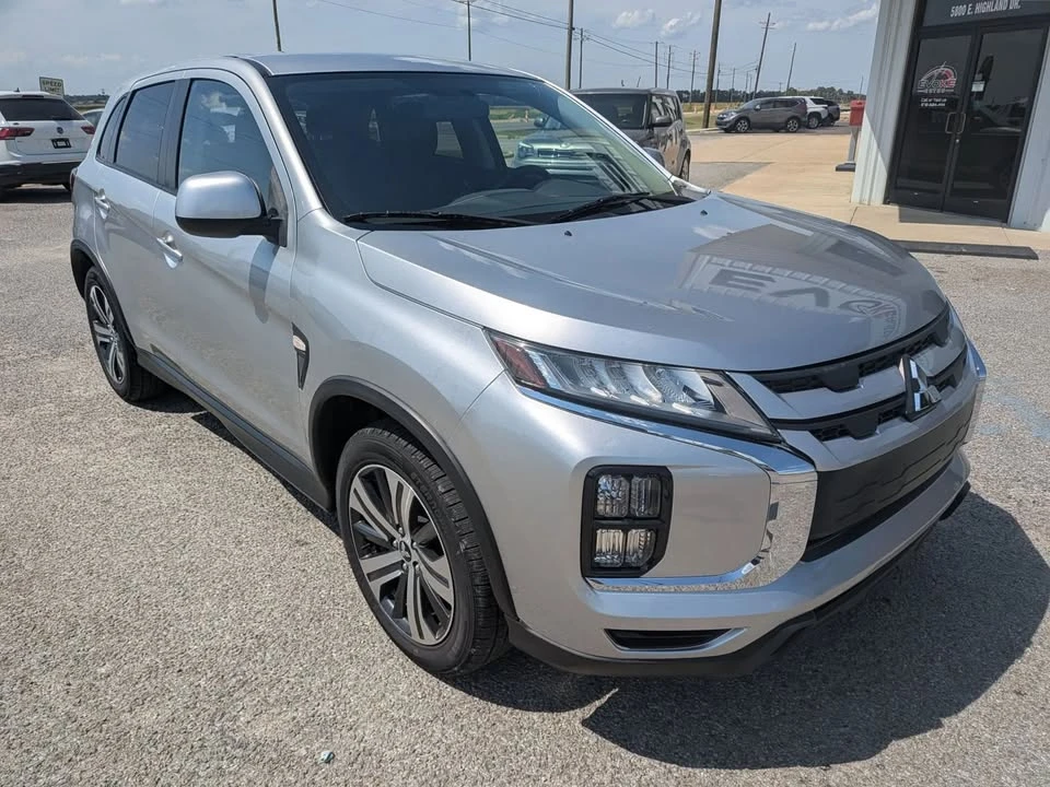 2020 Mitsubishi Eclipse Cross - Image 2 of 19
