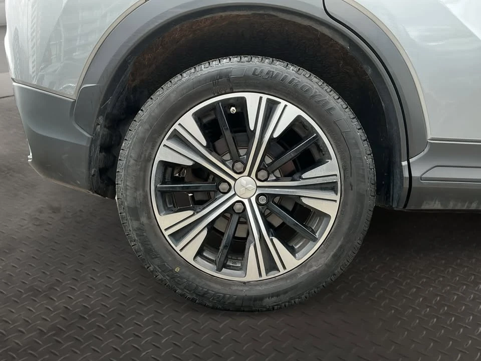 2020 Mitsubishi Eclipse Cross - Image 9 of 20