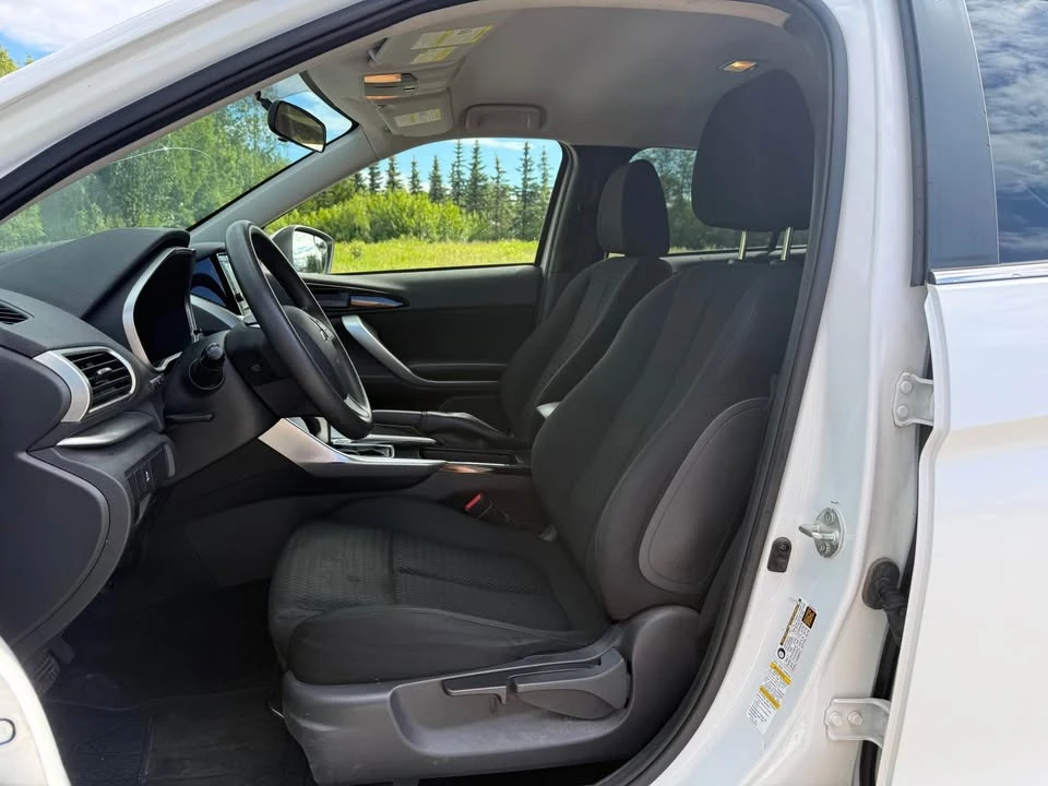 2020 Mitsubishi Eclipse Cross - Image 9 of 16