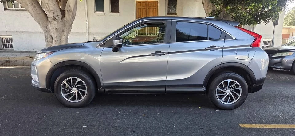 2020 Mitsubishi Eclipse Cross - Image 2 of 20