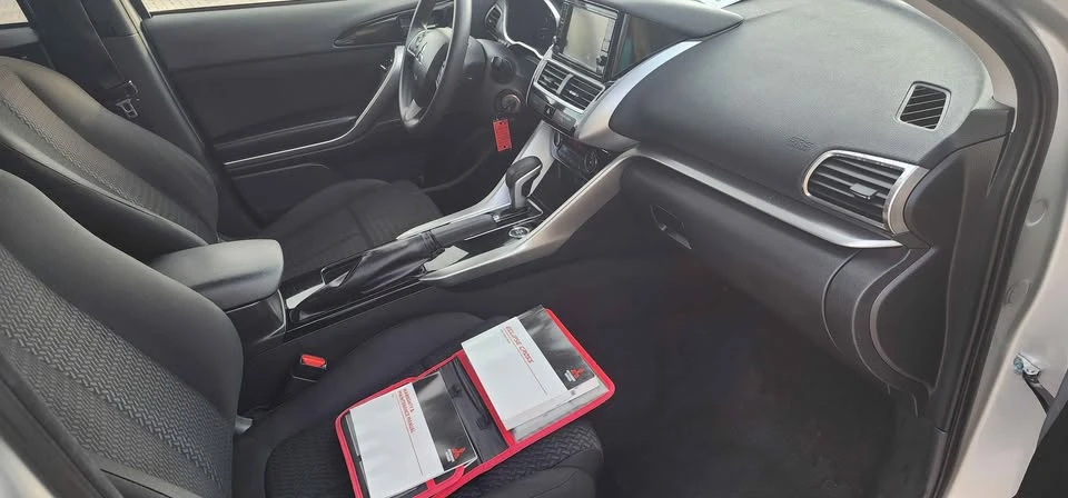 2020 Mitsubishi Eclipse Cross - Image 9 of 14