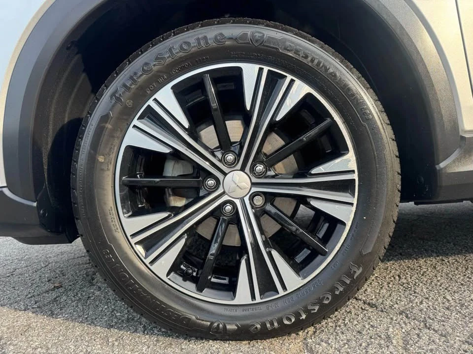 2020 Mitsubishi Eclipse Cross - Image 9 of 16