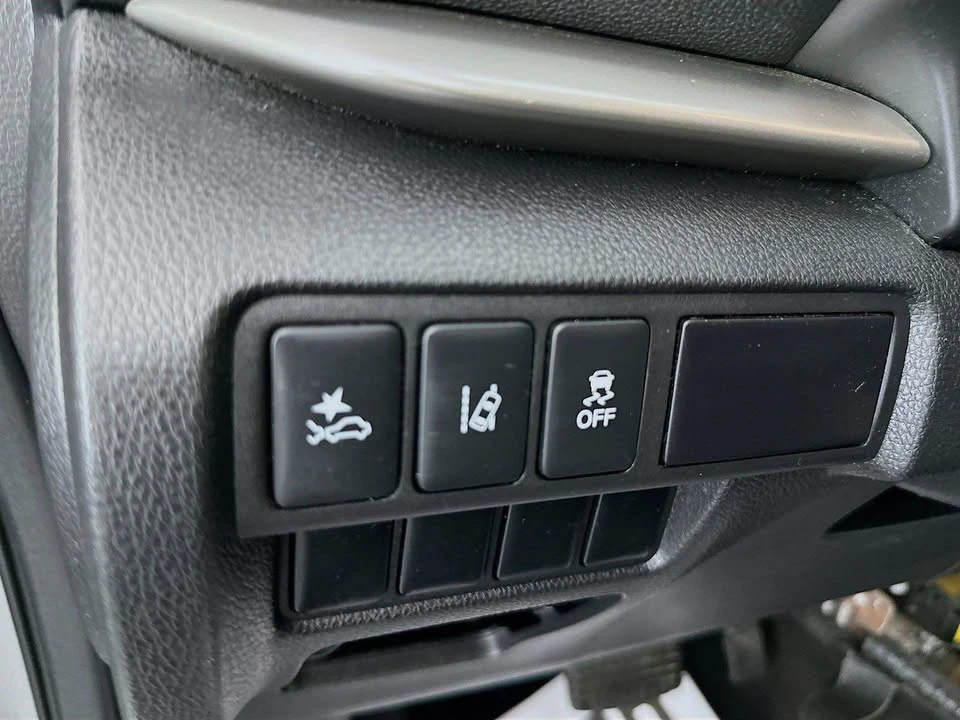 2020 Mitsubishi Eclipse Cross - Image 10 of 20