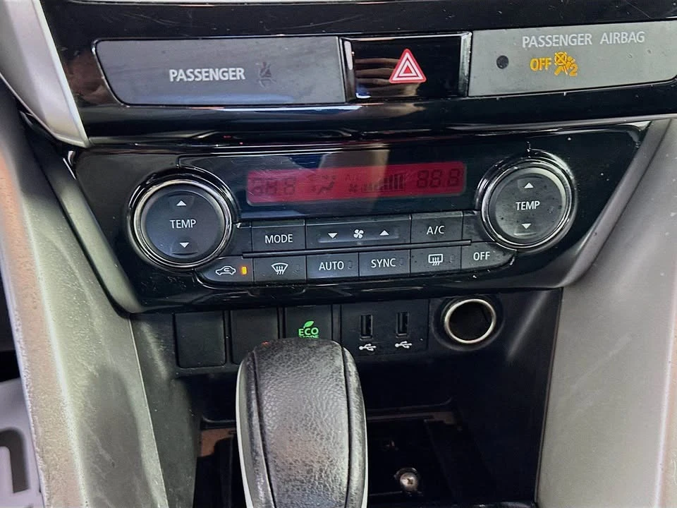 2020 Mitsubishi Eclipse Cross - Image 15 of 20