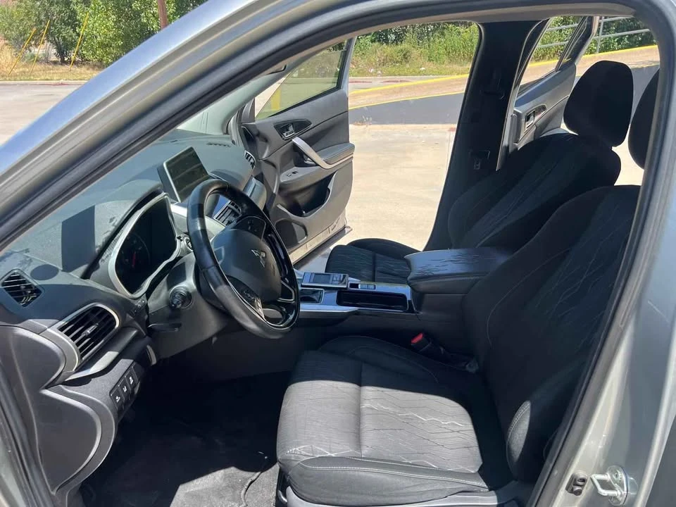 2020 Mitsubishi Eclipse Cross - Image 11 of 18