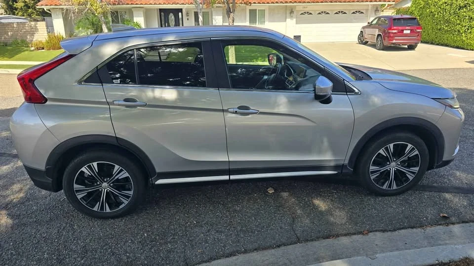 2020 Mitsubishi Eclipse Cross - Image 10 of 15