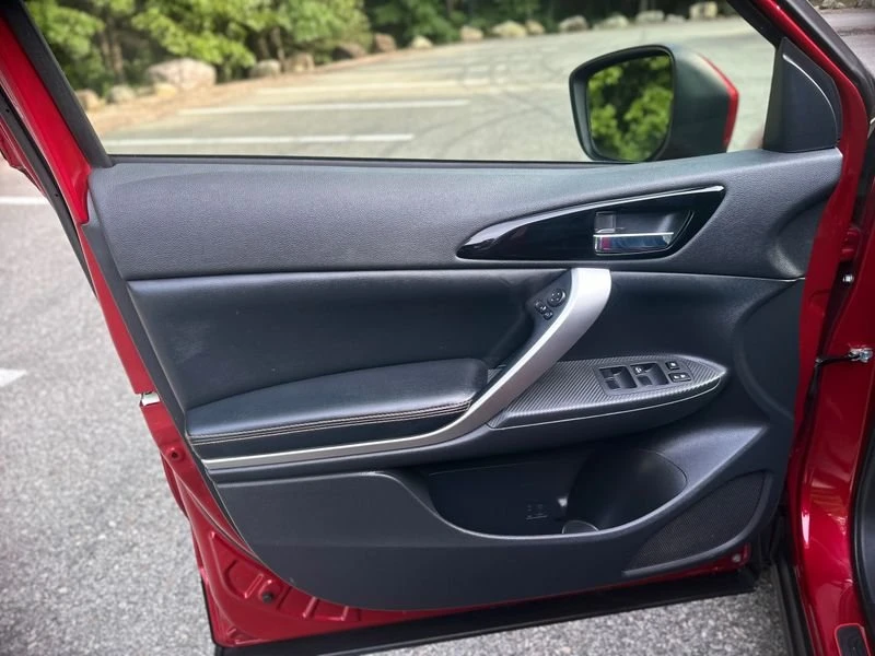 2020 Mitsubishi Eclipse Cross - Image 10 of 18