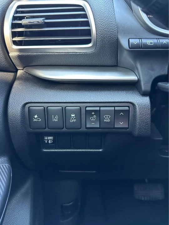 2020 Mitsubishi Eclipse Cross - Image 16 of 20
