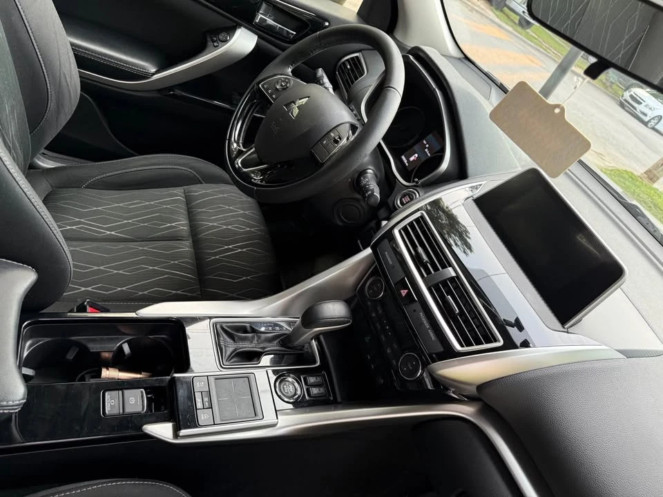 2020 Mitsubishi Eclipse Cross - Image 10 of 17
