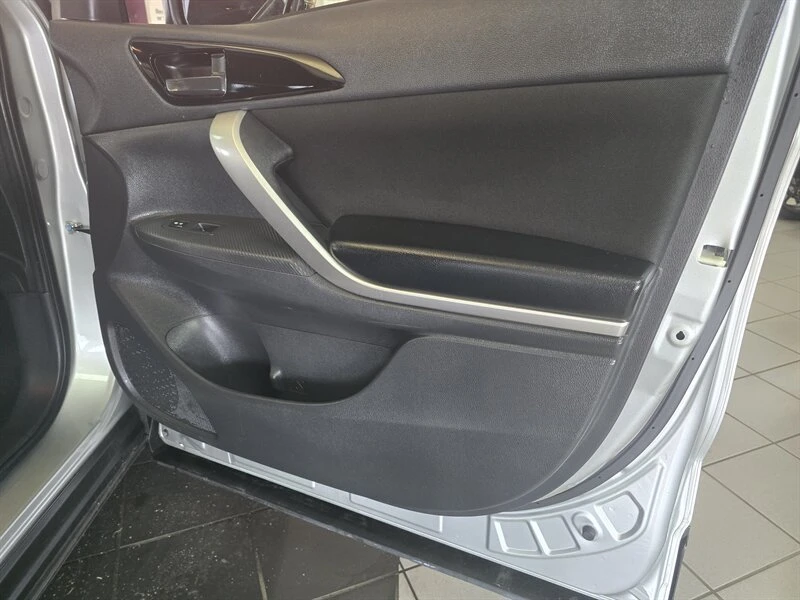 2020 Mitsubishi Eclipse Cross - Image 12 of 20