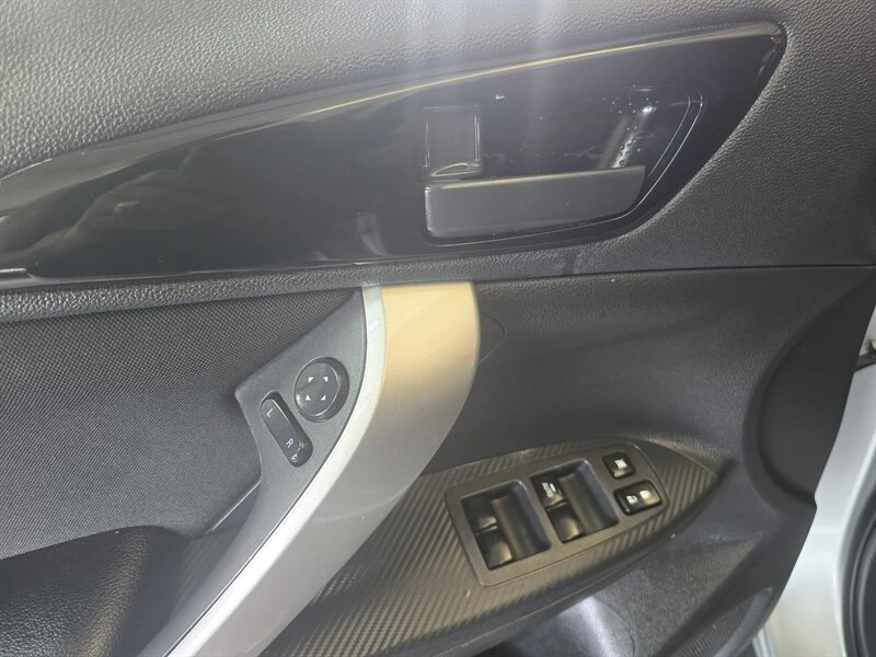 2020 Mitsubishi Eclipse Cross - Image 17 of 20