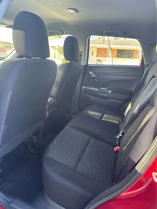 2020 Mitsubishi Outlander - Image 8 of 10