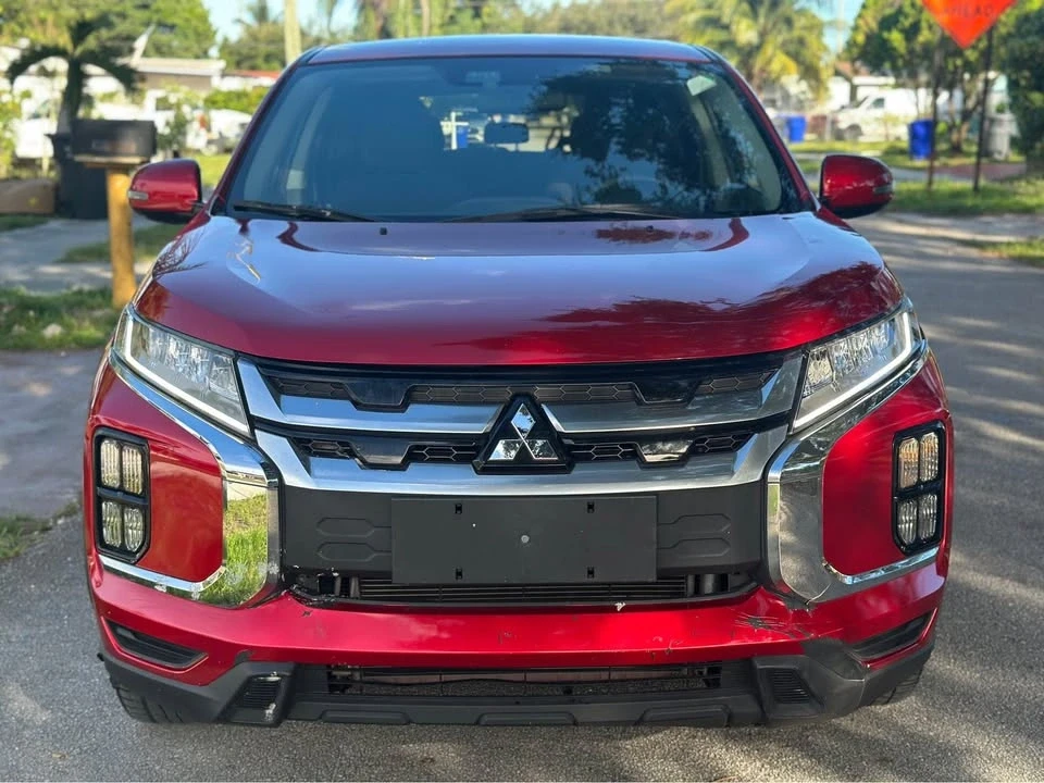 2020 Mitsubishi Outlander - Image 2 of 10