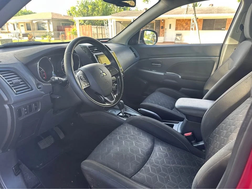 2020 Mitsubishi Outlander - Image 9 of 10