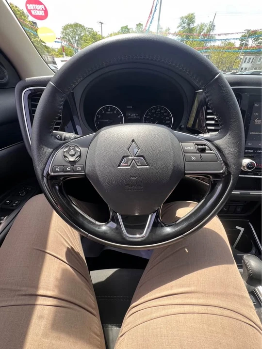 2020 Mitsubishi Outlander - Image 13 of 15