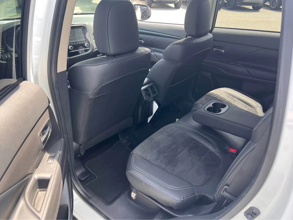 2020 Mitsubishi Outlander - Image 9 of 15