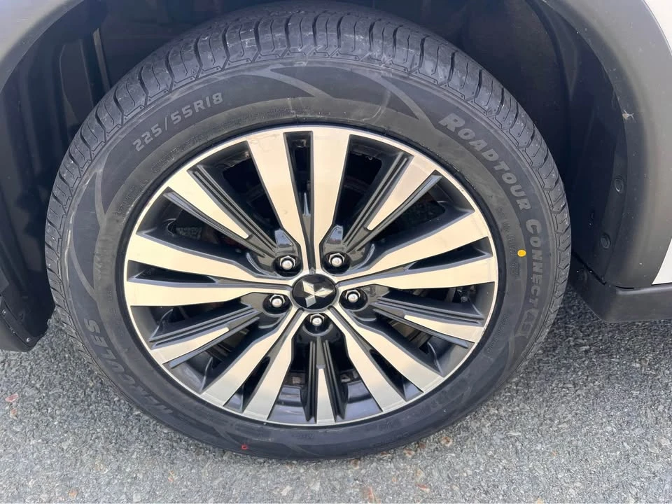 2020 Mitsubishi Outlander - Image 7 of 15