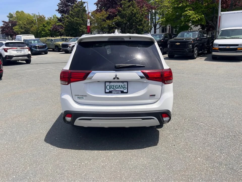 2020 Mitsubishi Outlander - Image 5 of 15