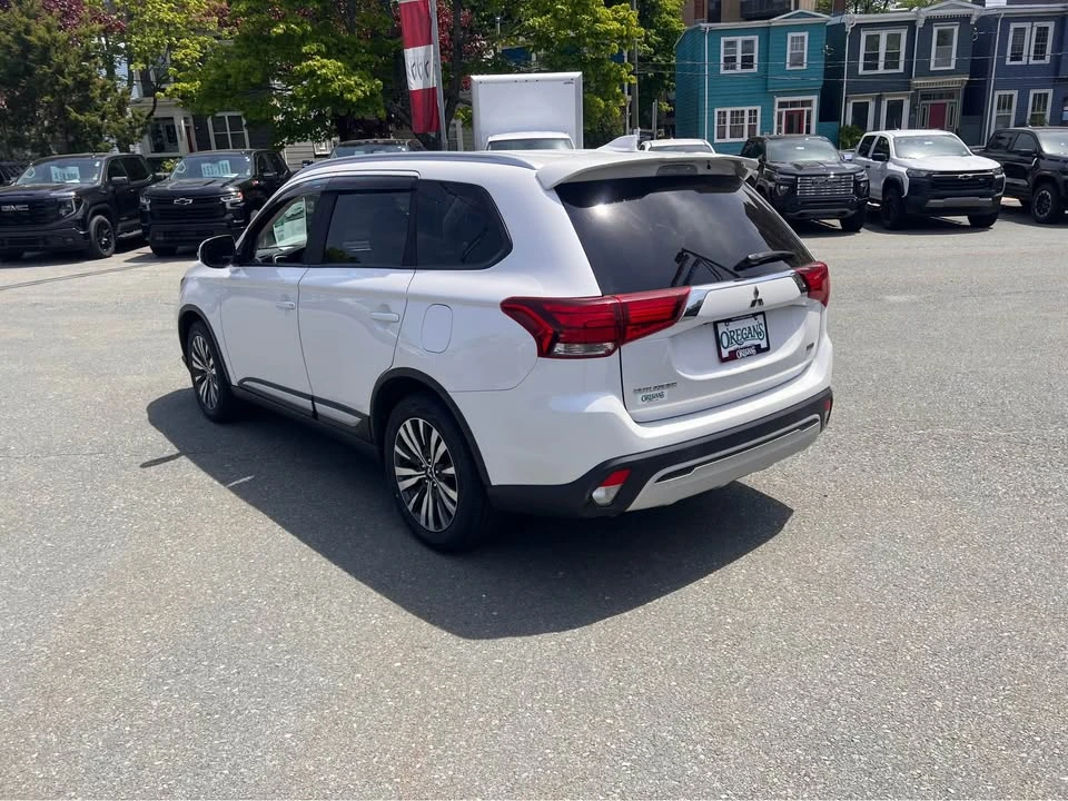 2020 Mitsubishi Outlander - Image 6 of 15