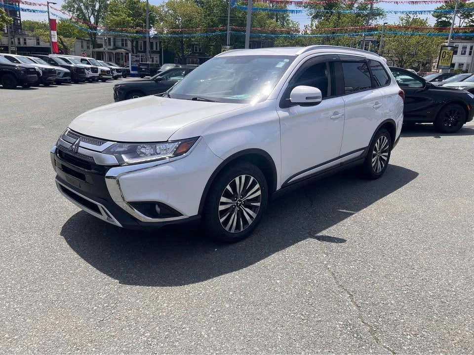 2020 Mitsubishi Outlander - Image 3 of 15