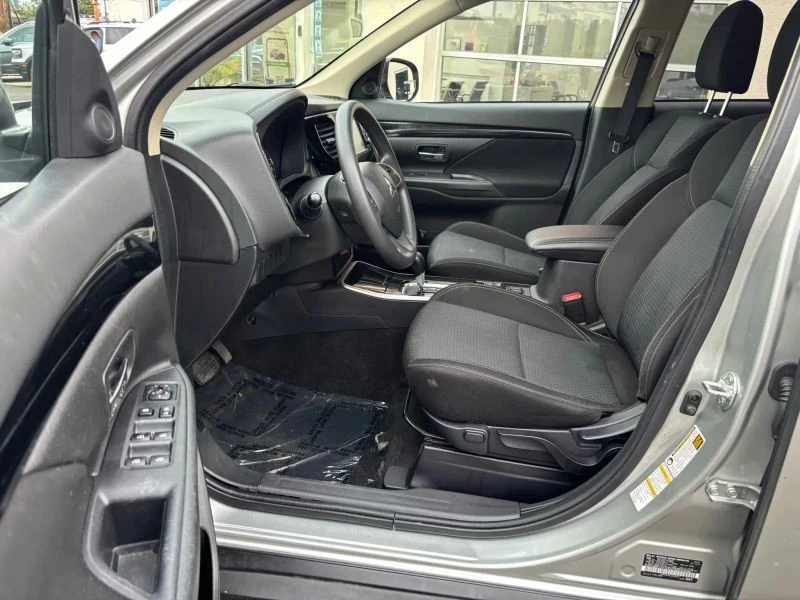 2020 Mitsubishi Outlander - Image 12 of 12