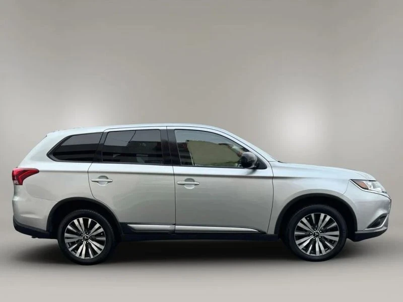 2020 Mitsubishi Outlander - Image 5 of 12