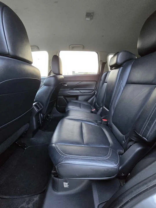 2020 Mitsubishi Outlander - Image 10 of 20