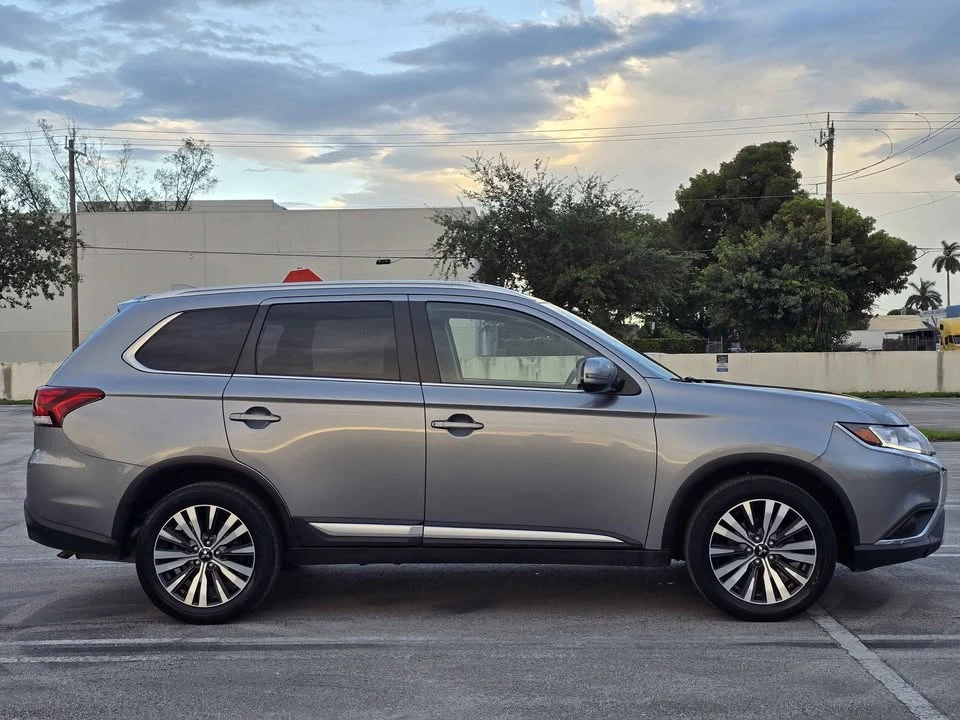 2020 Mitsubishi Outlander - Image 4 of 20