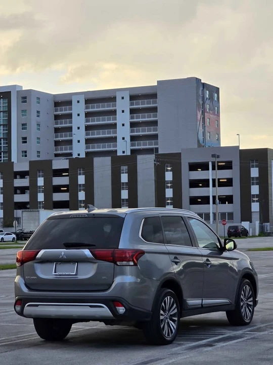 2020 Mitsubishi Outlander - Image 18 of 20