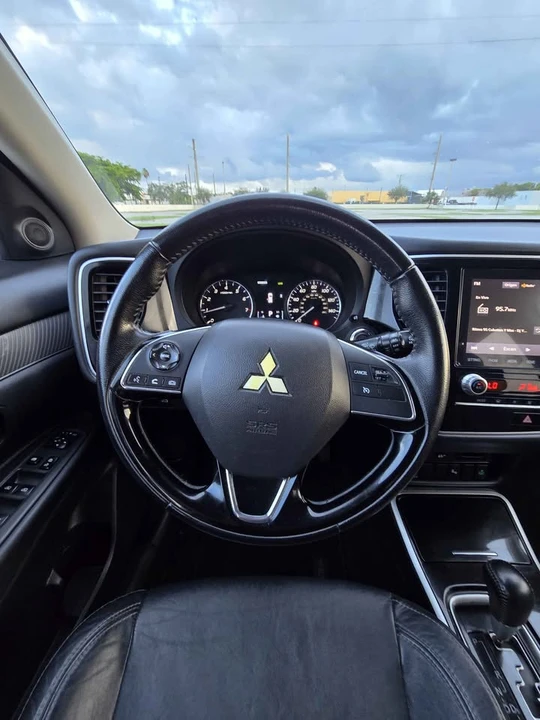 2020 Mitsubishi Outlander - Image 14 of 20