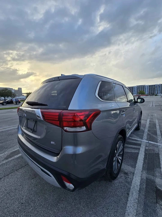 2020 Mitsubishi Outlander - Image 19 of 20