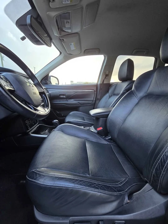 2020 Mitsubishi Outlander - Image 8 of 20