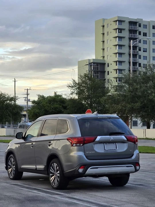 2020 Mitsubishi Outlander - Image 16 of 20
