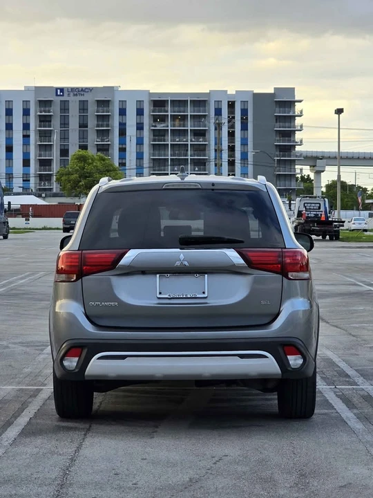 2020 Mitsubishi Outlander - Image 15 of 20