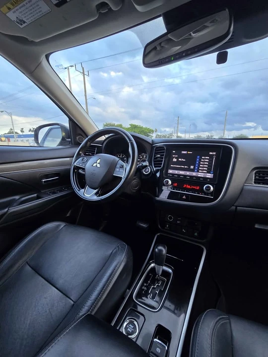 2020 Mitsubishi Outlander - Image 11 of 20
