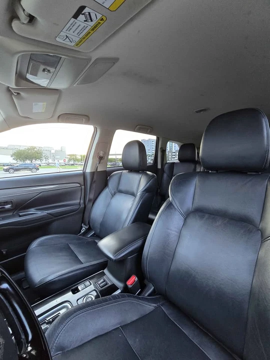 2020 Mitsubishi Outlander - Image 9 of 20