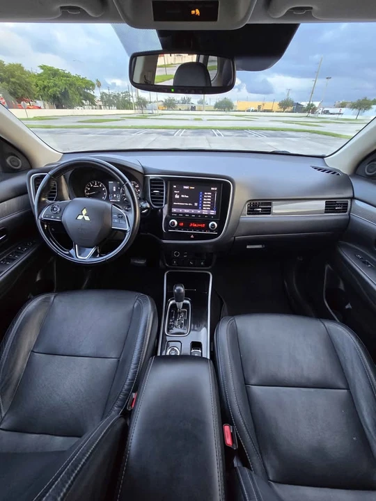 2020 Mitsubishi Outlander - Image 13 of 20