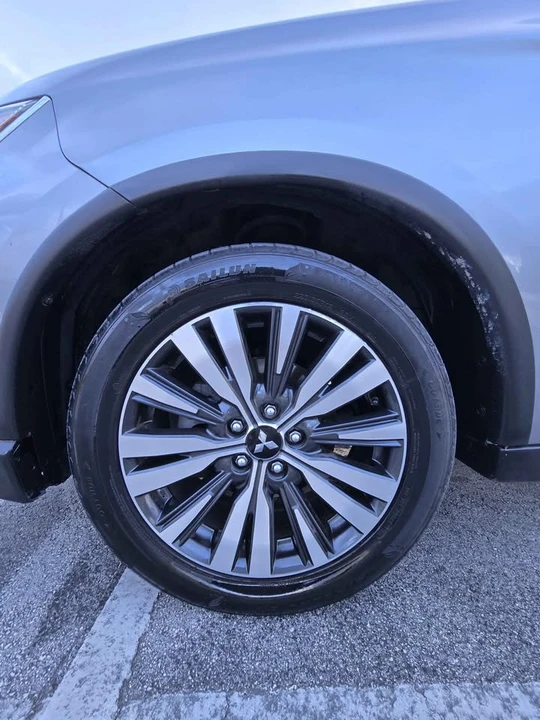 2020 Mitsubishi Outlander - Image 5 of 20