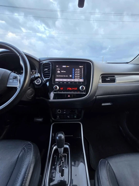 2020 Mitsubishi Outlander - Image 12 of 20